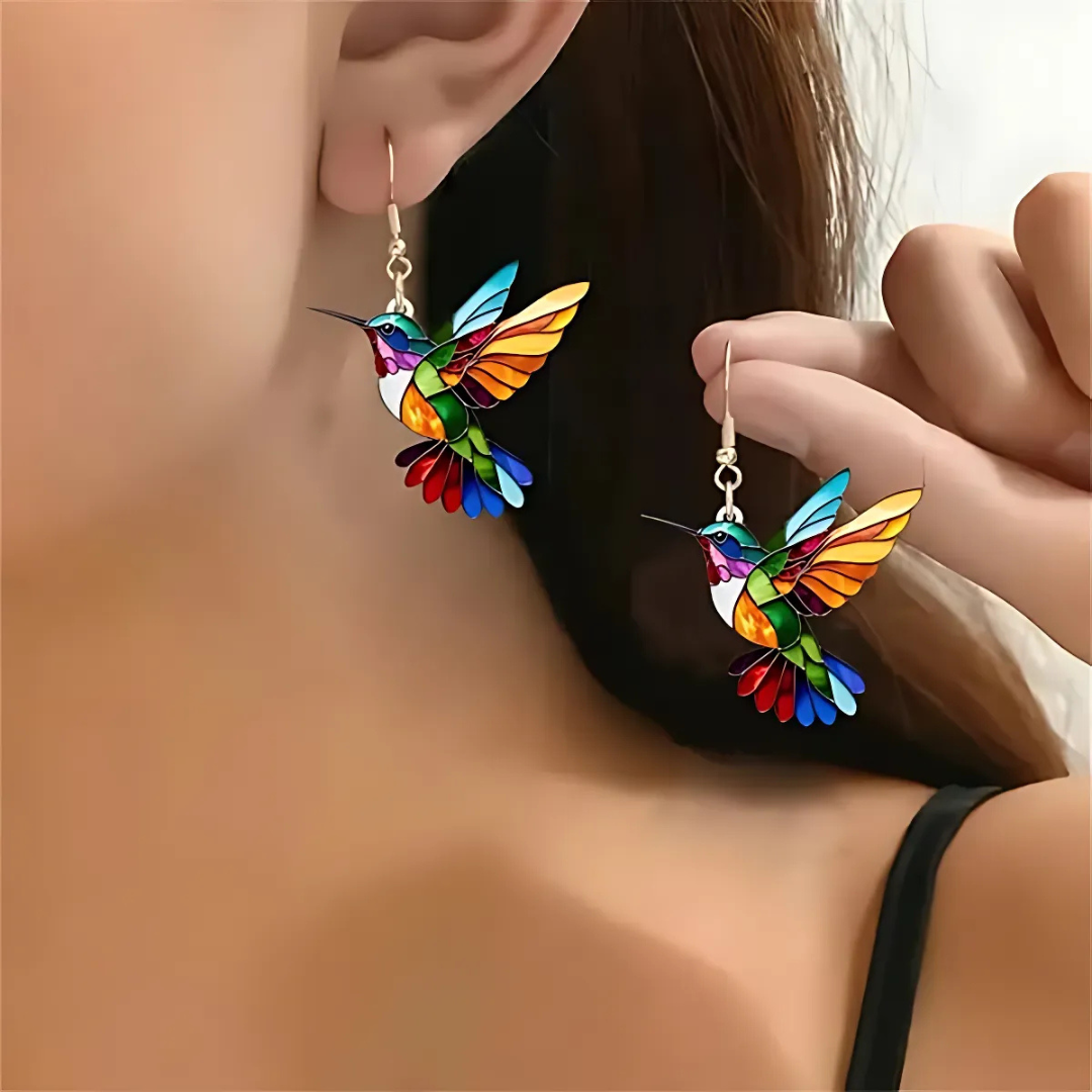 Elegant Hummingbird Design Necklace