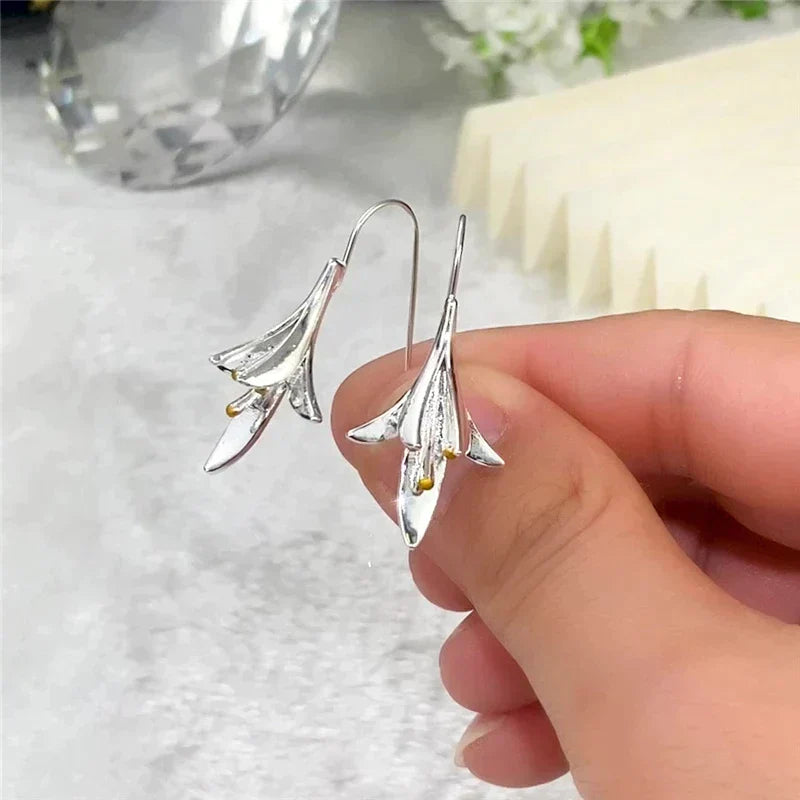 Elegant Floral Silver Earrings