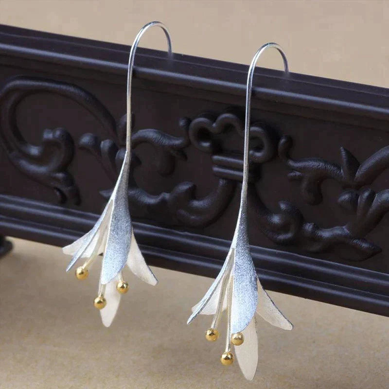 Elegant Floral Silver Earrings