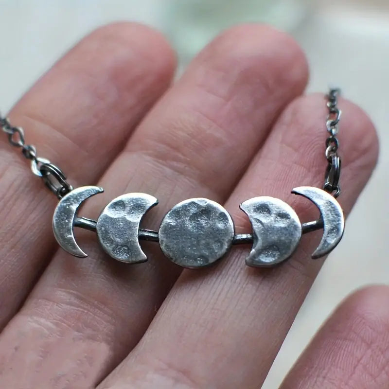 Retro Silver Moon Circle Necklace
