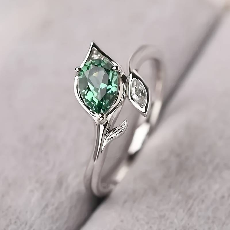 Retro Emerald Leaf-Shaped Crystal Ring