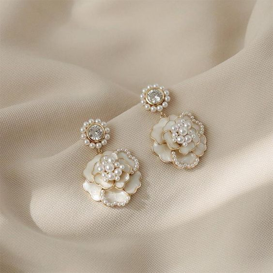 Chic White Floral Pearl Earrings