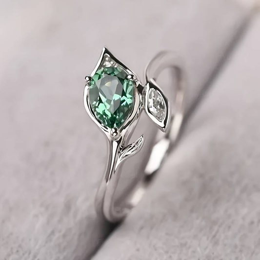 Retro Emerald Leaf-Shaped Crystal Ring