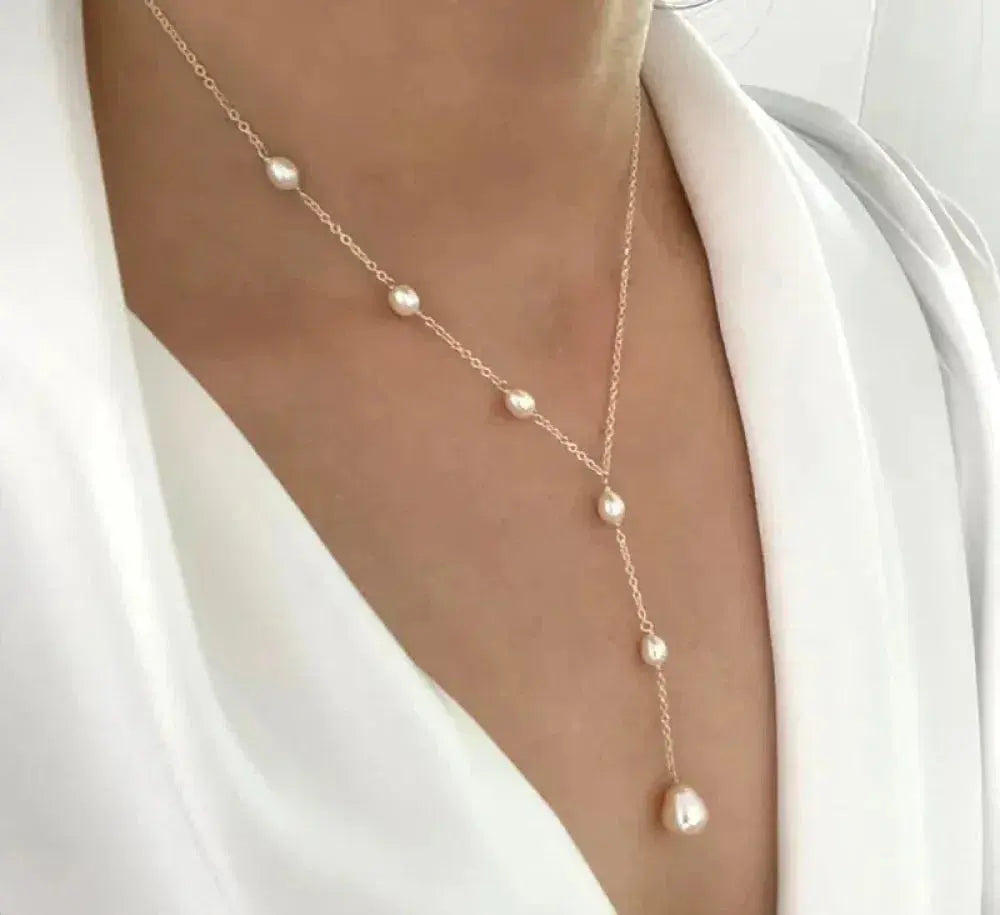 Classic Pearl Necklace in Vintage Design